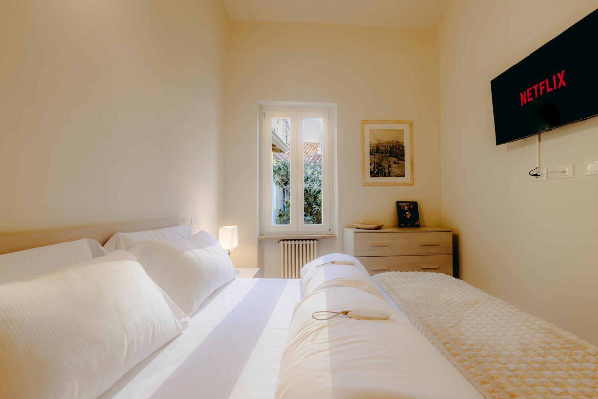 Eap Suites, Verona Buitenkant foto