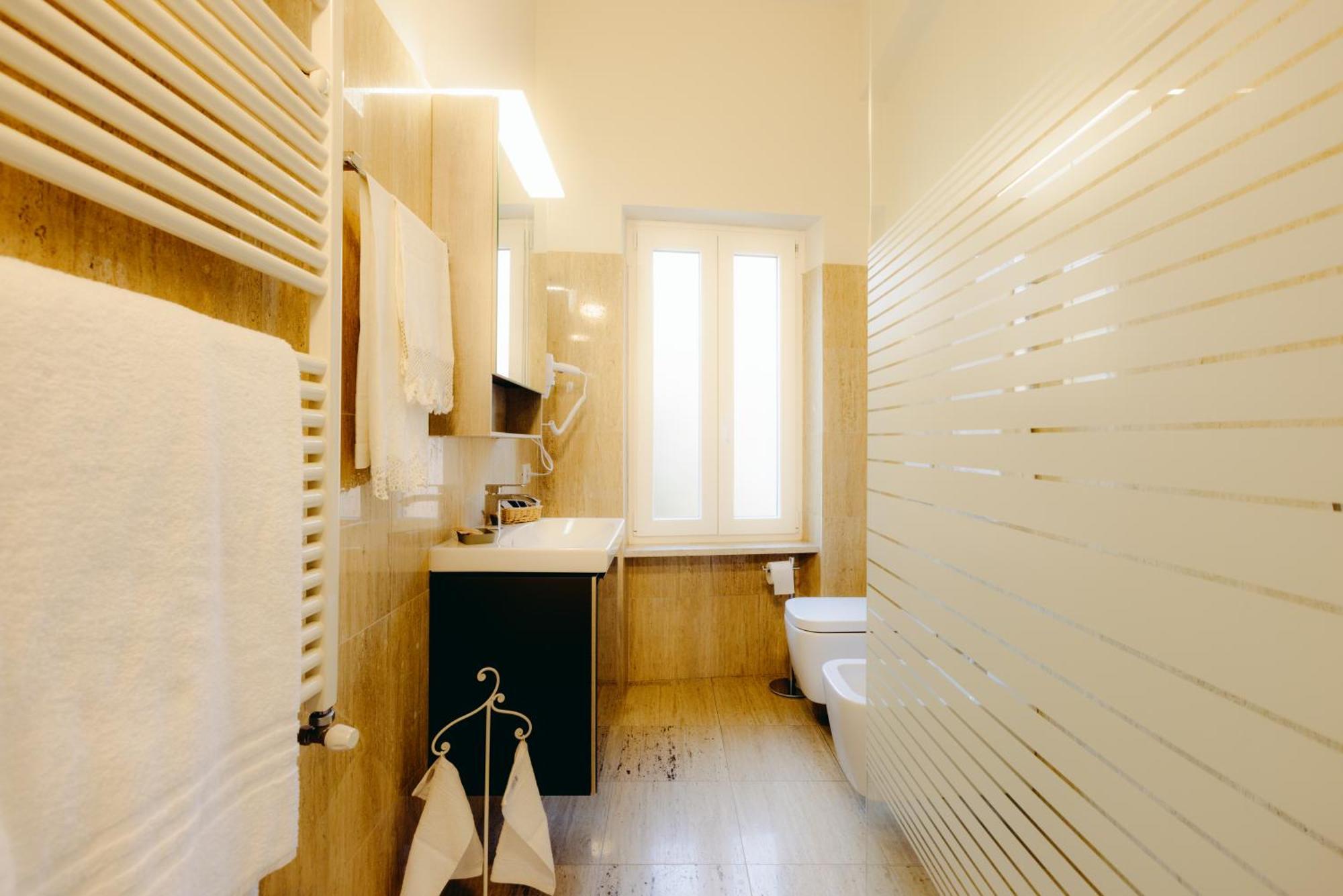 Eap Suites, Verona Buitenkant foto