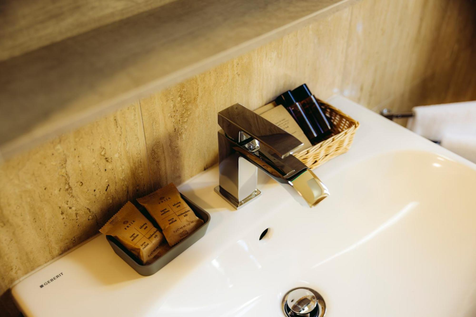 Eap Suites, Verona Buitenkant foto